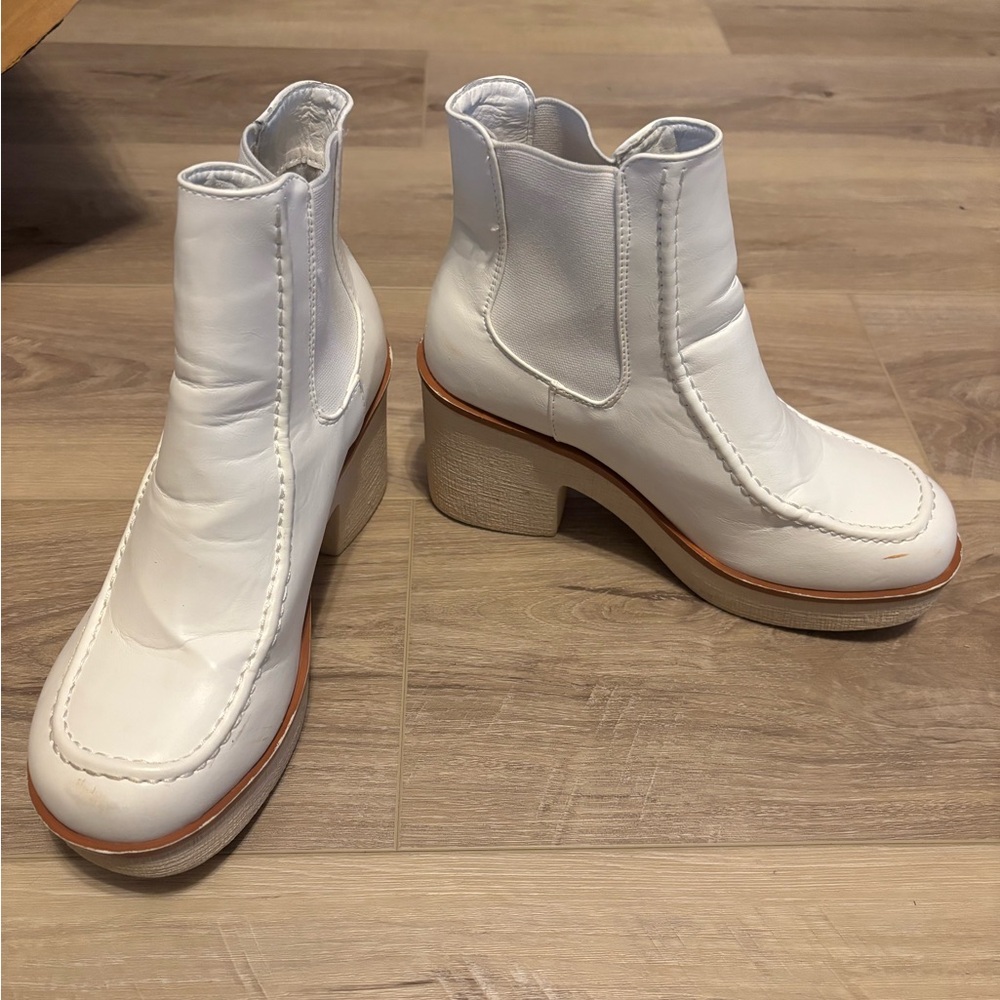 Pierre Dumas White Ankle Boots - Picture 1 of 4